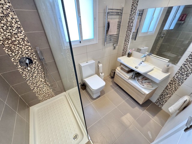 Villa avec 5 Chambres  à Calahonda