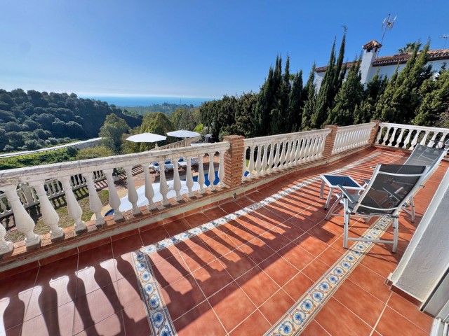 Villa con 5 Dormitorios  en Calahonda