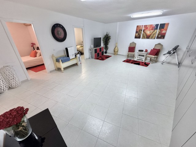 Villa con 5 Dormitorios  en Calahonda
