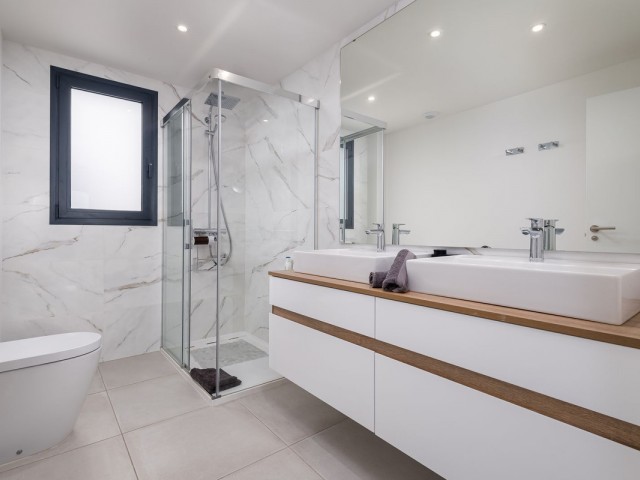 Penthouse avec 2 Chambres  à Selwo