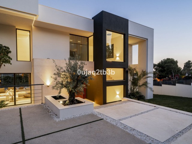 4 Bedrooms Villa in Nagüeles