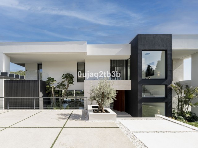 4 Bedrooms Villa in Nagüeles