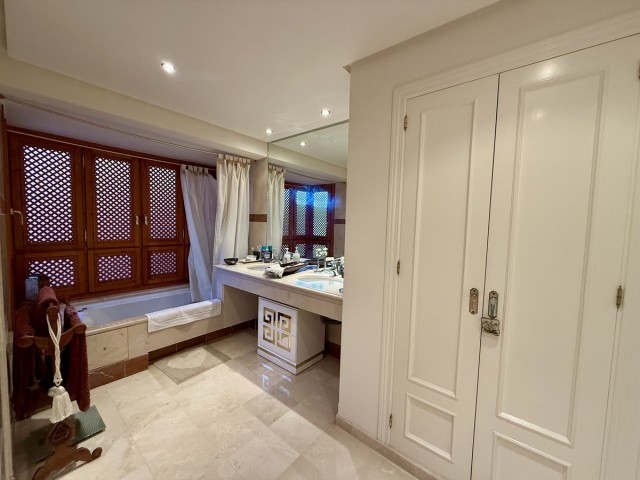 3 Sovrums Lägenhet i Estepona