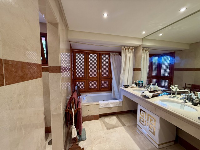 3 Sovrums Lägenhet i Estepona