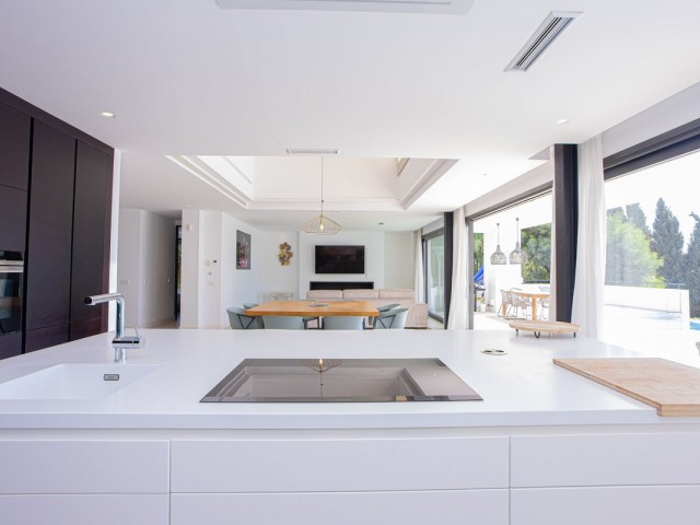 6 Makuuhuoneen Huvila Marbella