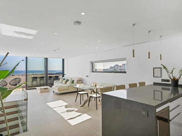 Apartamento con 2 Dormitorios  en Marbella