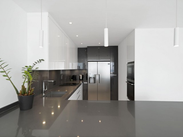 Apartamento con 2 Dormitorios  en Marbella