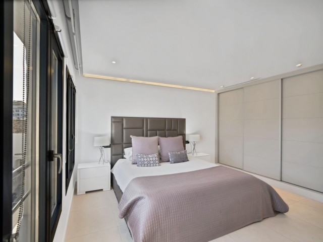 Apartamento con 2 Dormitorios  en Marbella