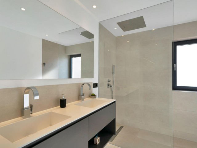 Apartamento con 2 Dormitorios  en Marbella