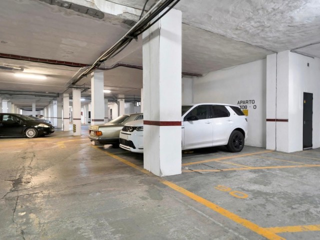 Apartamento con 2 Dormitorios  en Marbella