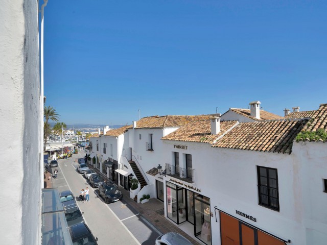 Apartamento con 2 Dormitorios  en Marbella