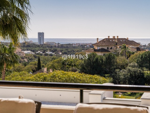 3 Bedrooms Apartment in Elviria