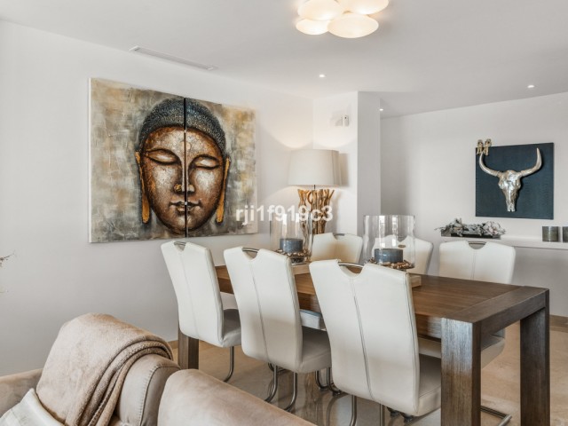 3 Bedrooms Apartment in Elviria