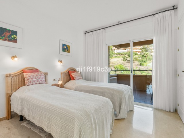 3 Bedrooms Apartment in Elviria