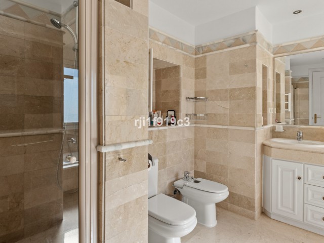 3 Bedrooms Apartment in Elviria