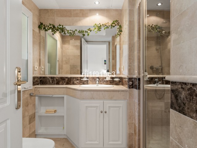 3 Bedrooms Apartment in Elviria