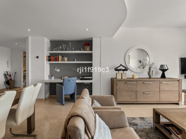 3 Bedrooms Apartment in Elviria