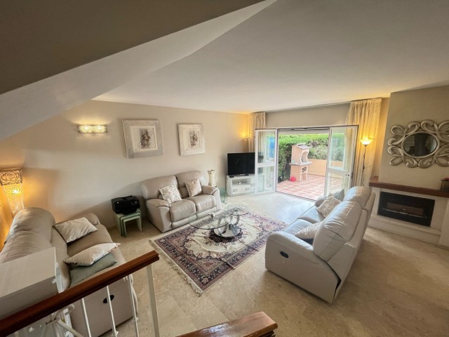 4 Schlafzimmer Reihenhaus in Nueva Andalucía