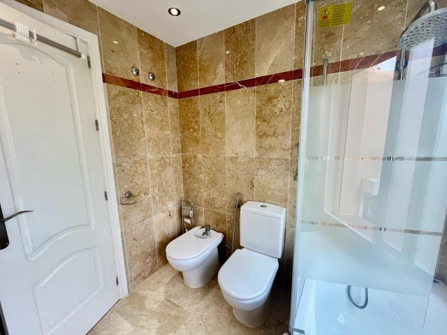 4 Schlafzimmer Reihenhaus in Nueva Andalucía