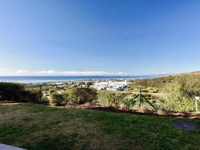 4 Bedrooms Apartment in Benahavís