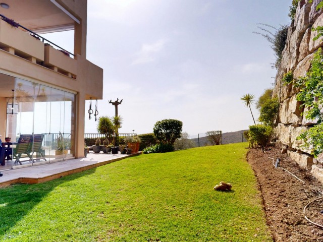 4 Bedrooms Apartment in Benahavís