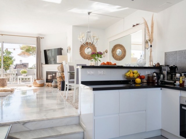 Maison mitoyenne avec 3 Chambres  à Calahonda