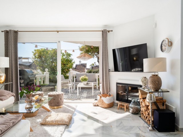 Maison mitoyenne avec 3 Chambres  à Calahonda