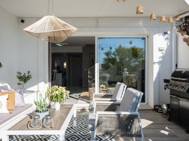 Maison mitoyenne avec 3 Chambres  à Calahonda