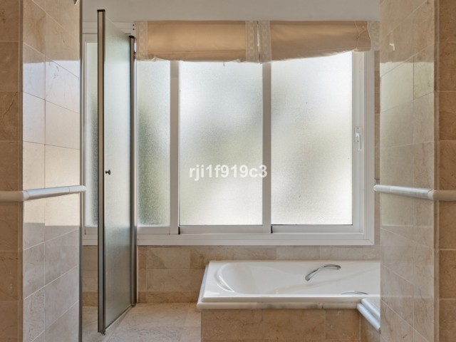 Appartement avec 3 Chambres  à Elviria