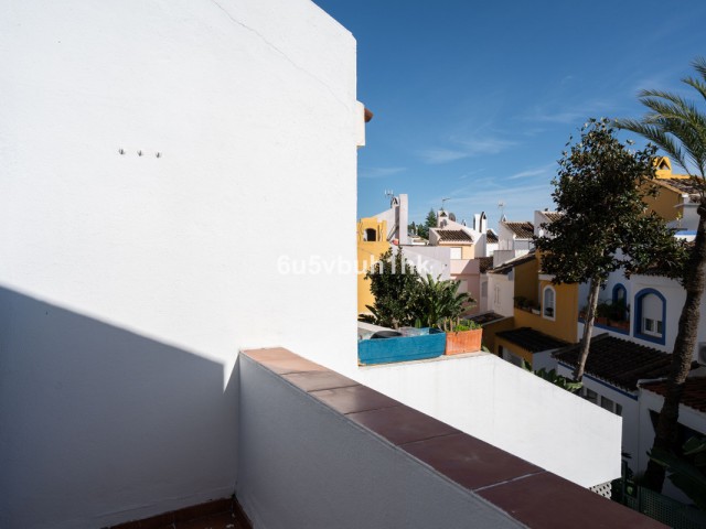 4 Soveroms Rekkehus i Nueva Andalucía