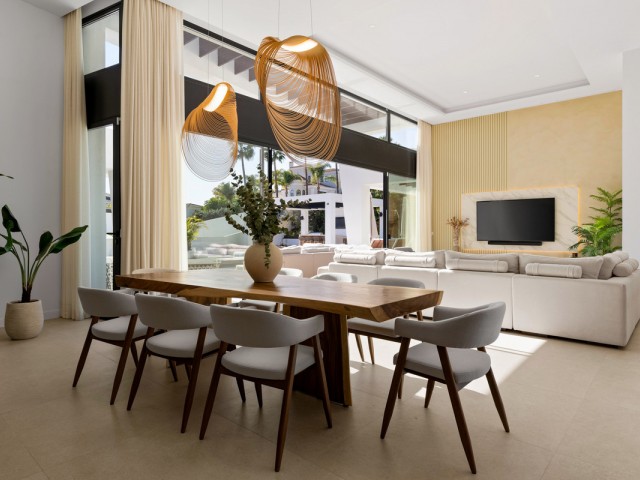 6 Schlafzimmer Villa in Nueva Andalucía