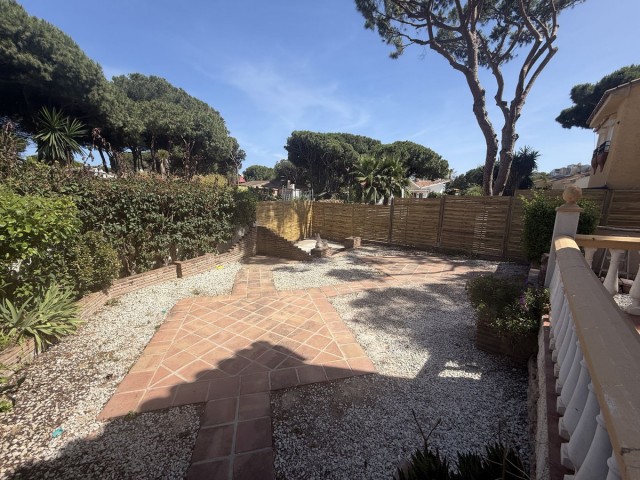 Villa con 3 Dormitorios  en Calahonda