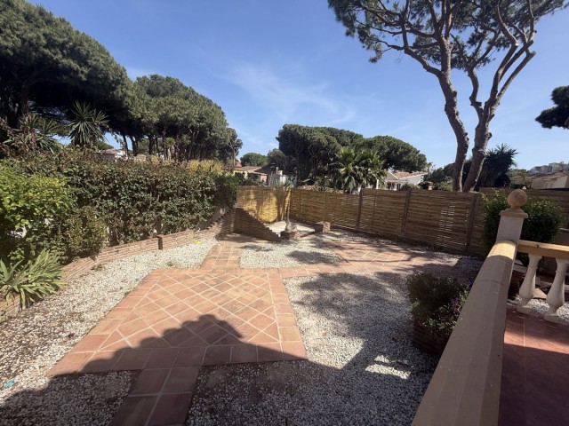 Villa con 3 Dormitorios  en Calahonda
