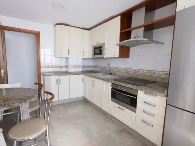 4 Bedrooms Apartment in Arroyo de la Miel