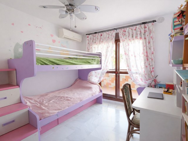 4 Bedrooms Apartment in Arroyo de la Miel