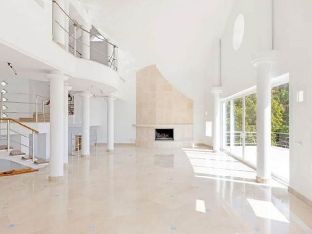 Villa avec 5 Chambres  à Los Almendros