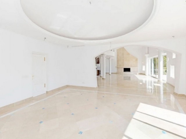 Villa avec 5 Chambres  à Los Almendros