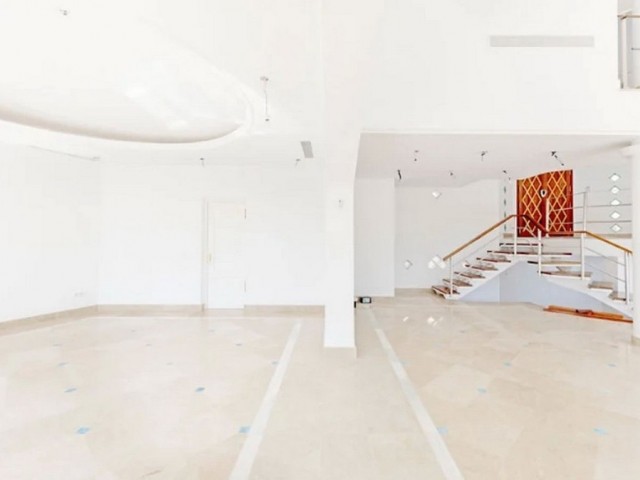 Villa avec 5 Chambres  à Los Almendros