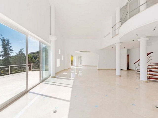 Villa avec 5 Chambres  à Los Almendros