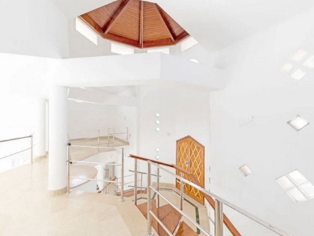 Villa avec 5 Chambres  à Los Almendros