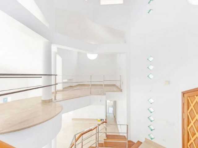 Villa avec 5 Chambres  à Los Almendros