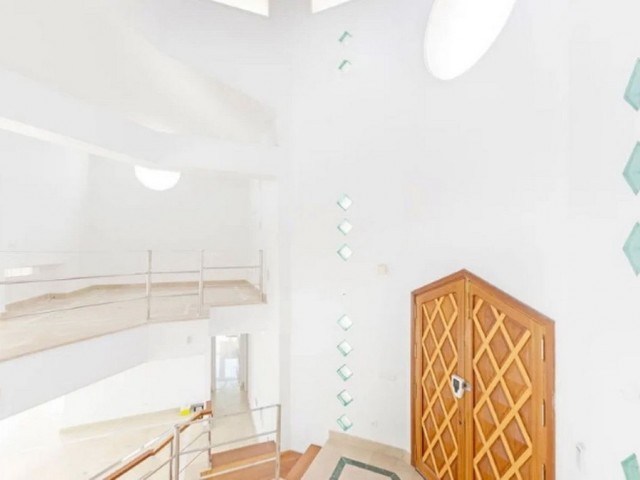 Villa avec 5 Chambres  à Los Almendros