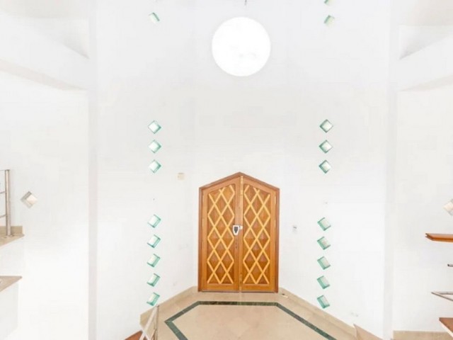 Villa avec 5 Chambres  à Los Almendros