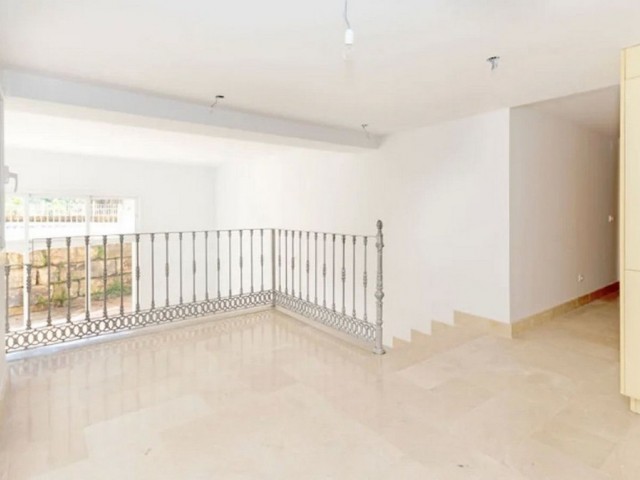 Villa avec 5 Chambres  à Los Almendros