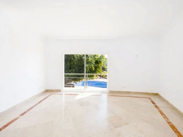 Villa avec 5 Chambres  à Los Almendros