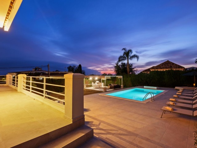 4 Bedrooms Villa in Elviria