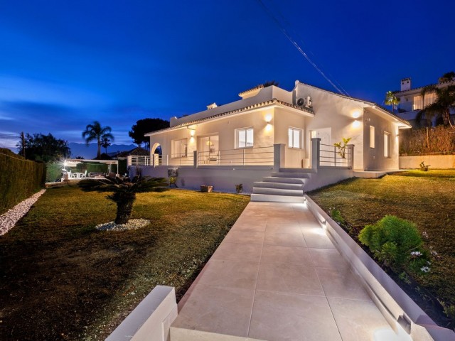 4 Bedrooms Villa in Elviria