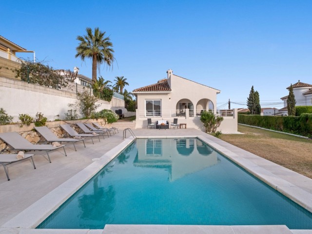 4 Bedrooms Villa in Elviria