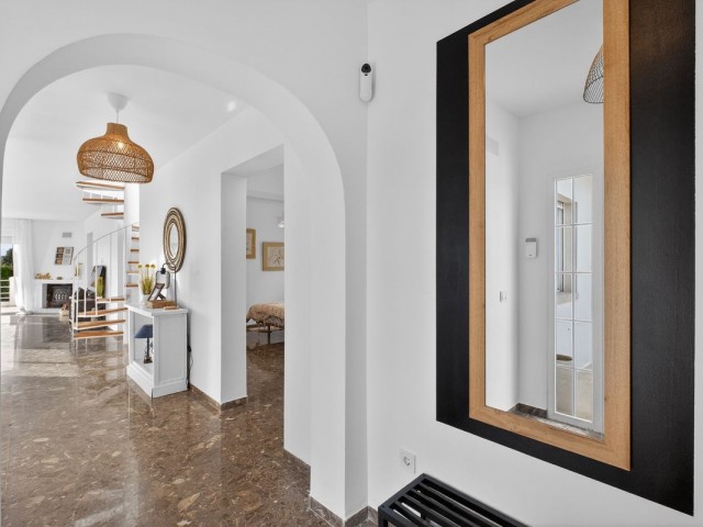 4 Bedrooms Villa in Elviria