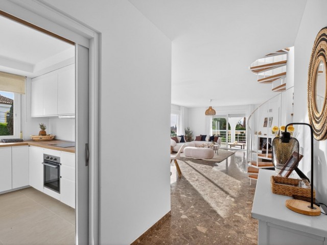 4 Bedrooms Villa in Elviria